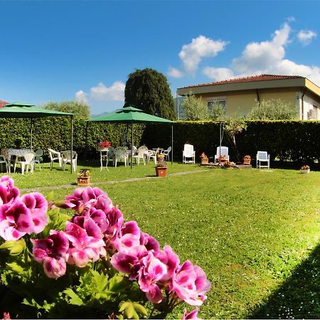 Villa Chiara Affitta Camere Carrare Extérieur photo